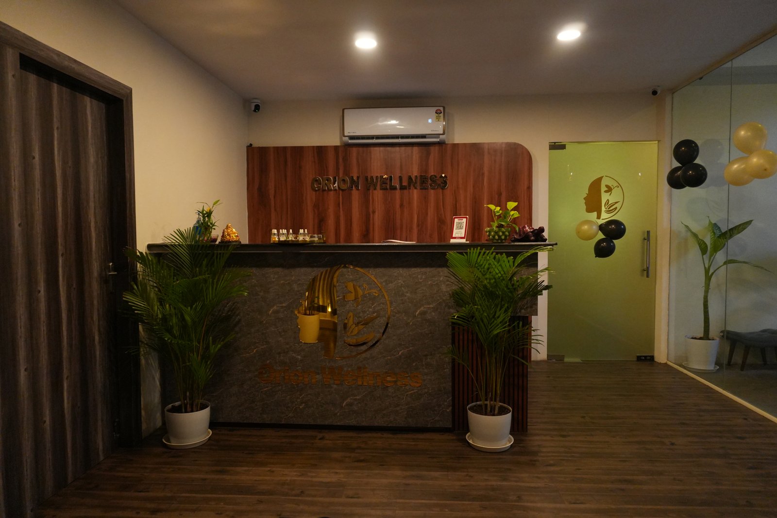 Professional therapist performing signature body massage therapy at MoonCress Kalyan Nagar